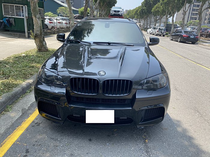 誠意出售 2012 霸氣休旅 X6 35i 車況我把關你負責喜歡 己認證完成