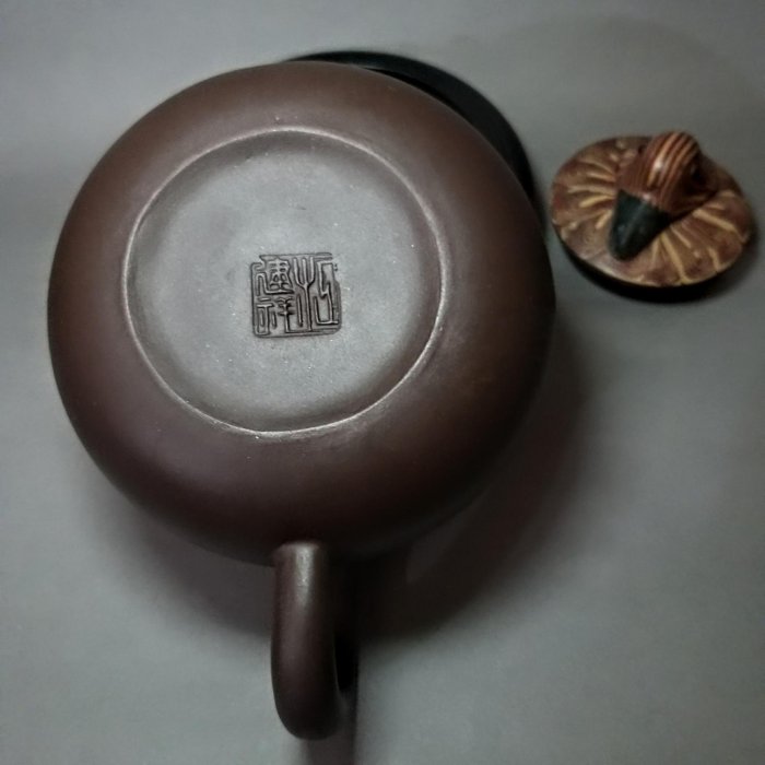 僅限Y79××××下標〕江建祥高級工藝美術師。8孔280CC.民國82年收藏