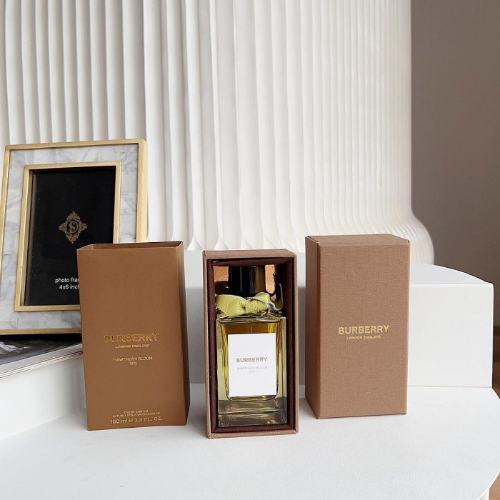 巴寶莉香水高定山楂花100ml Burberry Hawthorn Bloom香水花香果香調中
