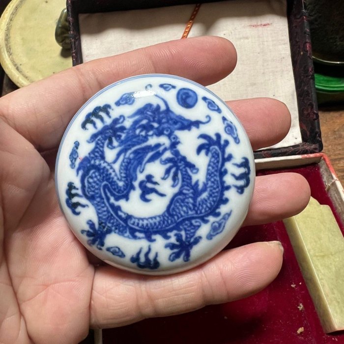 嚴選日本回流青花印泥盒，乾隆年制寄托款雕工精美料足全新青花印泥盅款