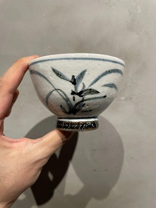 日本玉置保夫青花杯率先推薦六寸九口杯身蘭花青花瓷六瓣菊紋標記皇室