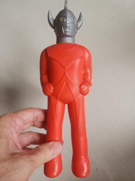 (老劉的收藏) 1973年Sunstar超人力霸王太郎兒童洗髮精瓶，未拆品，標籤完整，昭和老物，珍貴藏品，懷念童年快樂時光。55