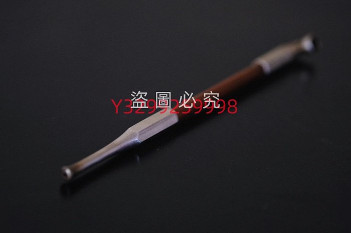 日本中古純銀六角煙管成色好。長20.6厘米。重38克。 敬請留意：古代