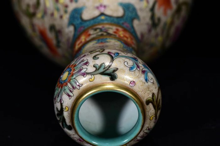 可議價清乾隆年琺瑯彩描金蕃蓮紋蒜頭瓶23*12 藏品舊藏老貨【盛閣靜軒