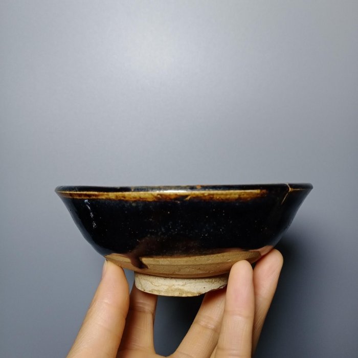 明代，磁州窯茶盞，高5.3公分口徑13.5公分，器型周正，釉水溫潤，有窯
