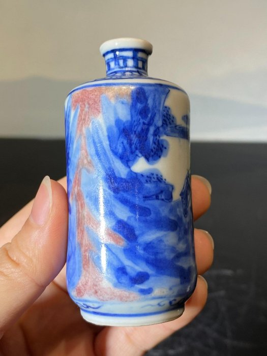 清中期，青花釉里紅文官審案圖鼻煙壺高8.1cm底款大清雍正年制品相瓶身