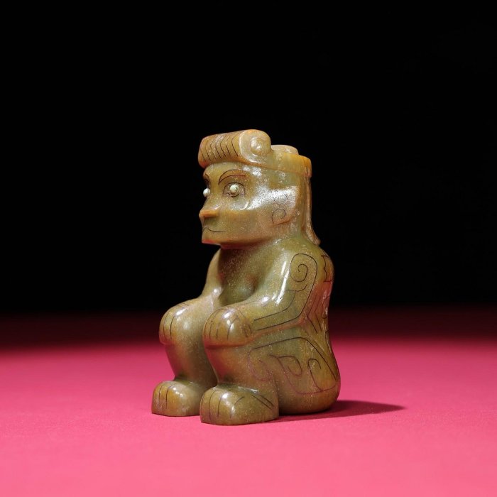 臻品旧藏，和田玉满沁玉贵人包浆厚重， 沁色入骨，工艺精湛，犀利民藏