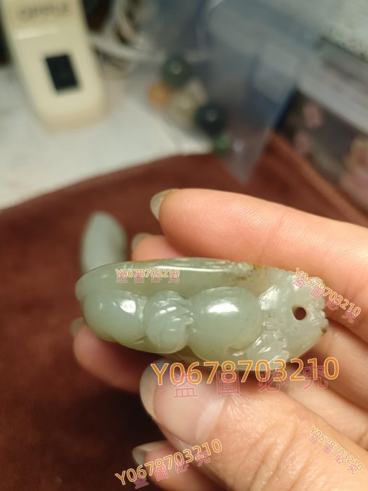 籽料和田玉紅皮龍龜真真實實的瑪麗艷紅皮，一眼就被迷住了，背面滿皮