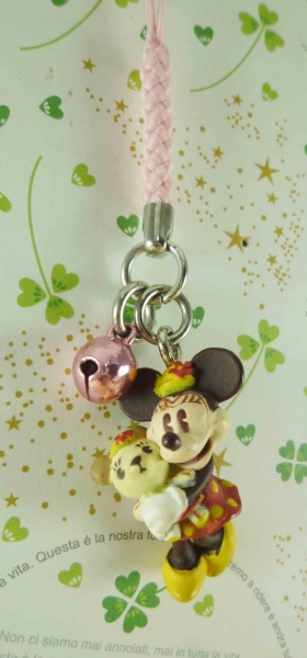 【震撼精品百貨】Micky Mouse 米奇/米妮 ~吊飾-米妮抱娃娃圖案