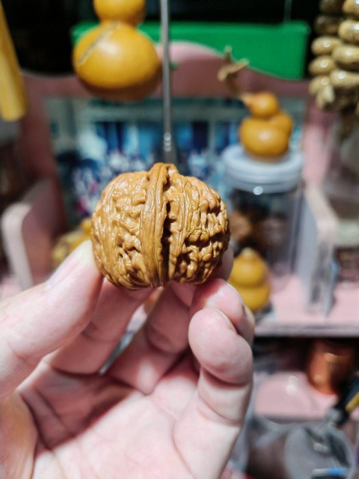 嚴選白獅子手工異形西牛角單粒核桃，精雕細琢值得
