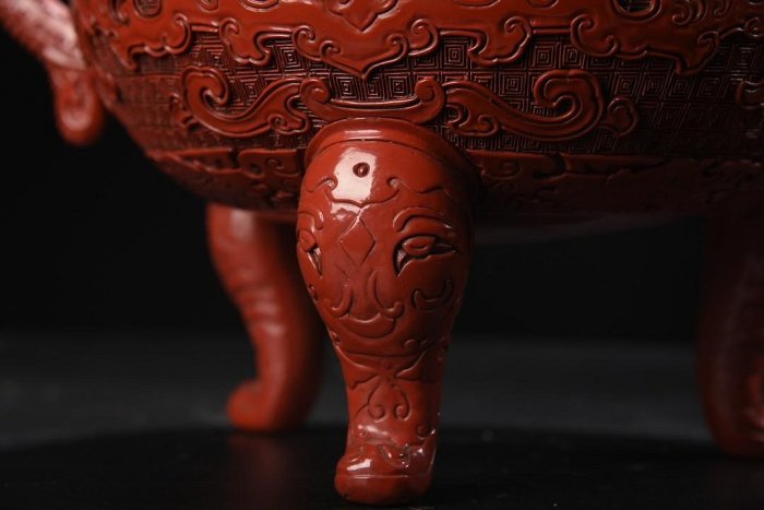 剔紅漆器饕餮紋三足爐高26cm 耳距36cm 口徑19cm重2740克1200421