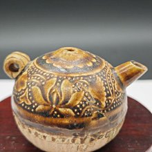 宋朝吉州窯水盂,精工細作菊瓣底紋,花鳥浮雕裝飾,尺寸小巧適中,收藏 宋朝吉州窯水盂,精工細作菊瓣底紋,花鳥浮雕裝飾,尺寸小巧適中,收藏