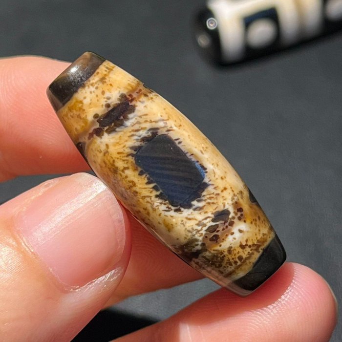 嚴選臺灣工藝朱砂天珠，品相完美，風化細膩，32.3x12x11.2mm 天地天珠
