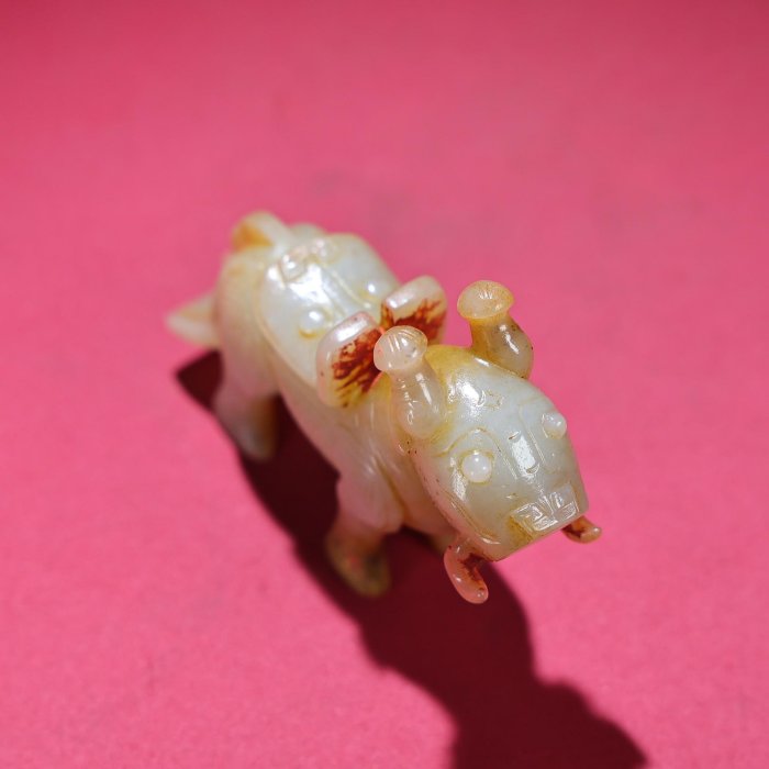 臻品旧藏，和田玉瑞兽，包浆厚重，沁色入骨，工艺精湛，犀利民藏绝佳