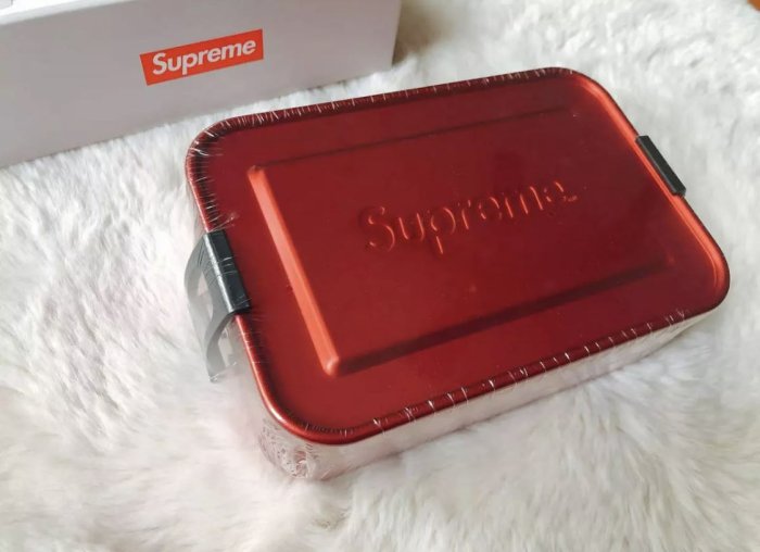 SUPREME x SIGG Metal Box Small &Large box logo 大小金屬鐵盒便當盒