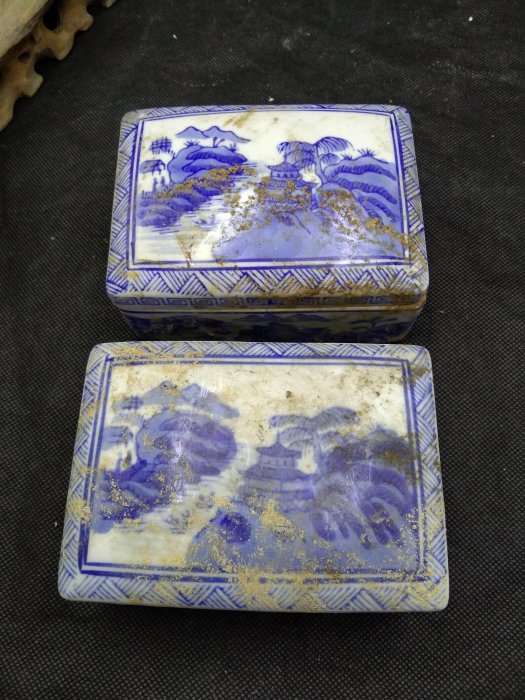 70年代左右青花山水紋四方形印泥盒。粉盒首飾盒。全品完美。原包漿