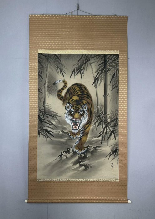 嚴選明治至昭和時期罕見巨幅肉筆竹林猛虎絹本立軸，荒居翠湖原作推薦