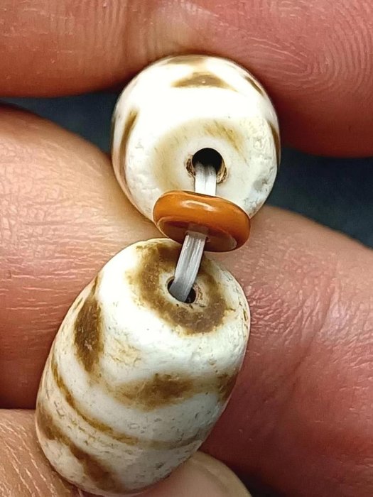 稀有圖騰天珠，千年玉化白化老天珠，三眼天珠虎牙天珠，特殊騰，完美