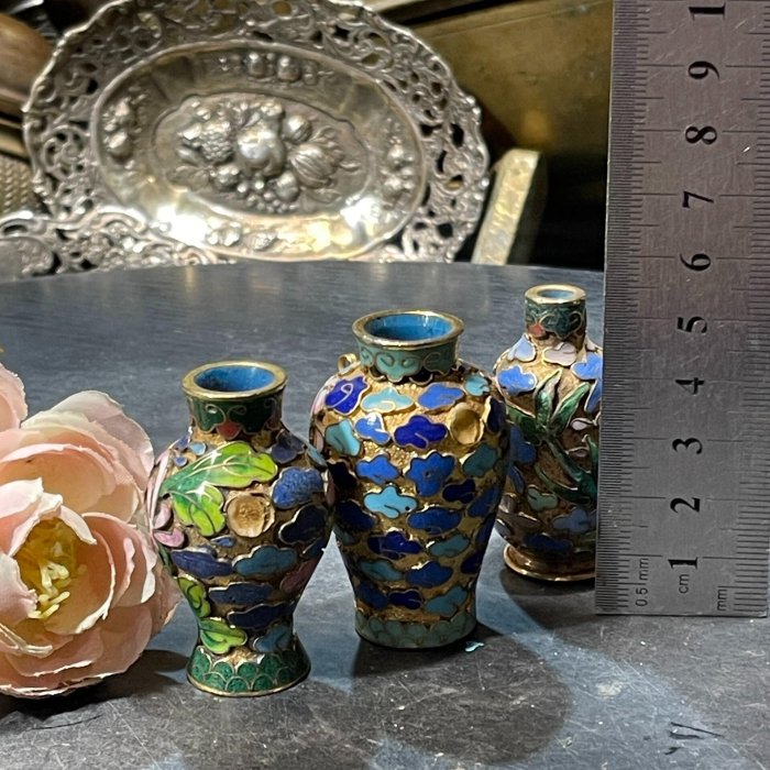 嚴選80年代景泰藍迷你小花瓶，銅胎掐絲琺瑯工藝，精湛掐絲細膩花紋