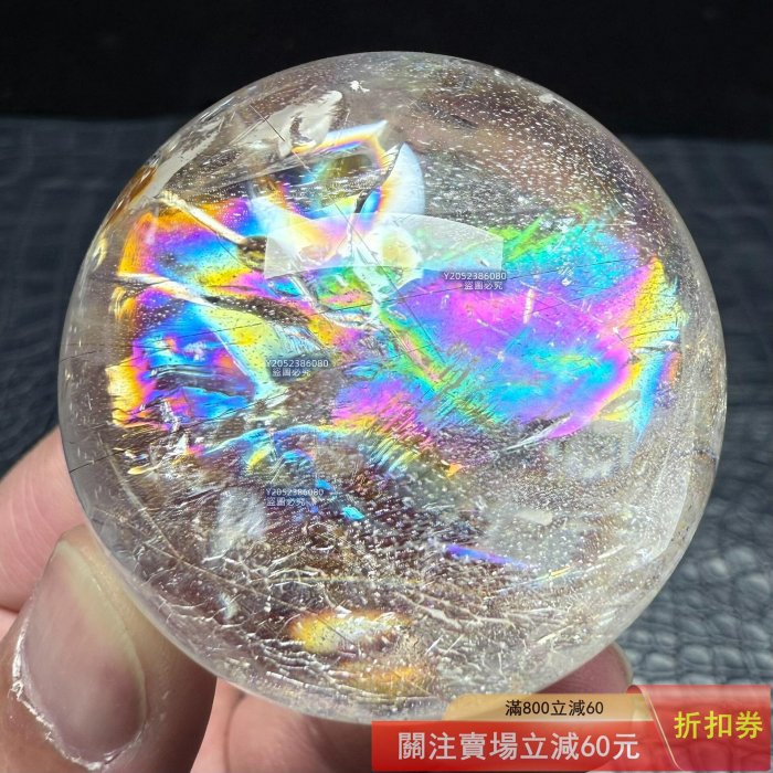 天然溫感黃水晶彩虹水晶球，編號1107，直徑4.95厘米，重165克。晶體通