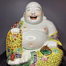 嚴選民國時期福建會館粉彩彌勒佛雕像，高20公分寬18公分，全新未損全品