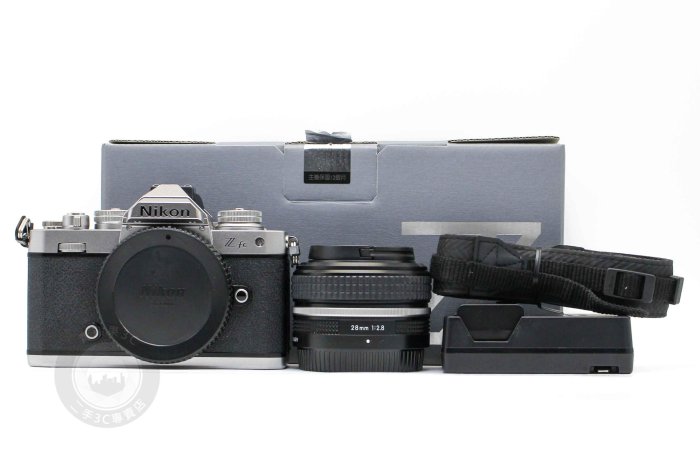 【台南橙市3C】NIKON ZFC + NIKKOR 28MM F2.8 SE 快門約:199XX 二手單鏡組#92906