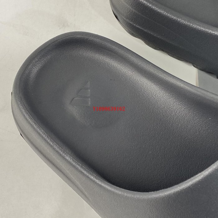 kanye west x yeezy slide resin