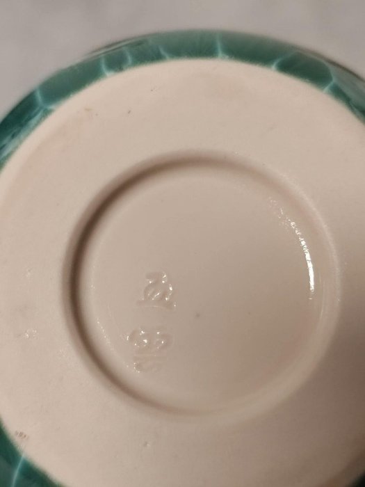 五雲窯三代前田喜代范師傳結晶青瓷花瓶，獨特器型與美彩晶紋推薦收藏