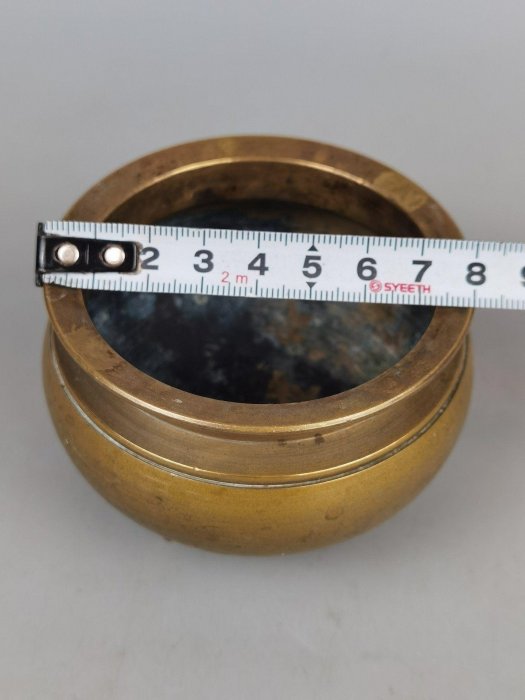 嚴選古韻三足銅香爐，實拍展示，重153克，二手佛具推薦收藏，品相佳