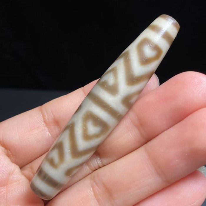 西藏至純老天珠稀有灰皮老料瑪瑙特殊圖騰金剛虎牙十二眼天珠吊墜【尺寸
