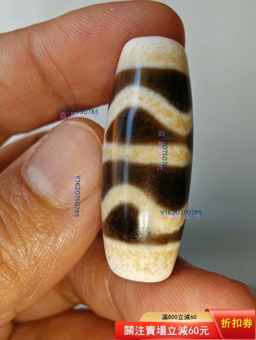 一顆藏區回流天珠，和西亞線珠很像，水紋圖騰的天珠代表水的能量，水紋