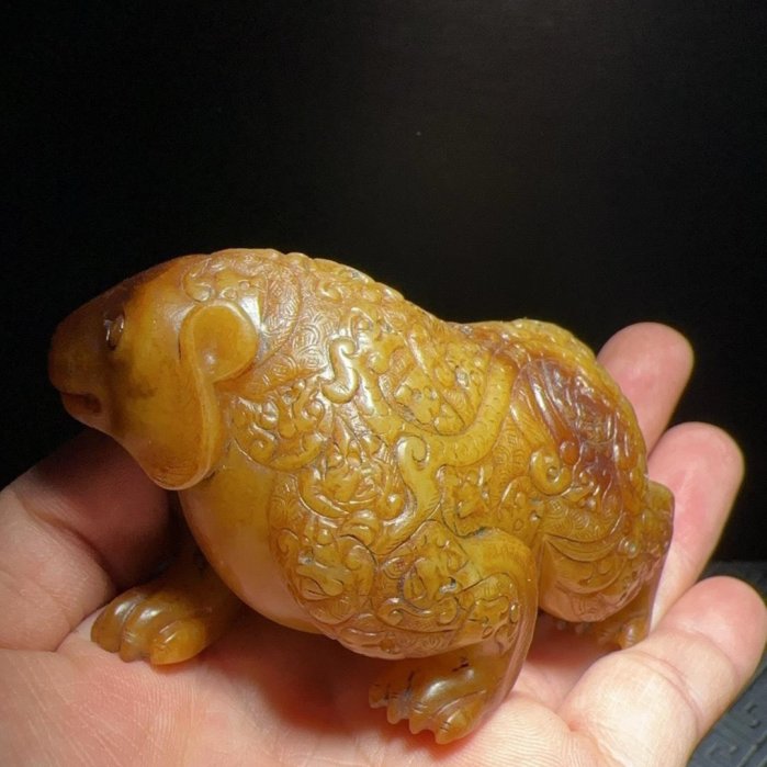 舊高古玉，戰漢玉器，老玉和田玉玉熊造型獨特，工藝精湛，玉質飽細膩