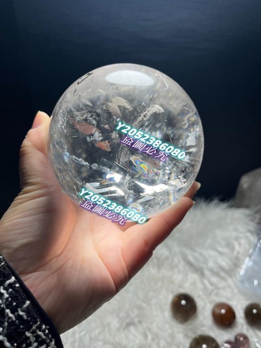 9-10cm天然白水晶球彩虹球，球直徑9.7cm左右，球重1.3kg,出東海水晶