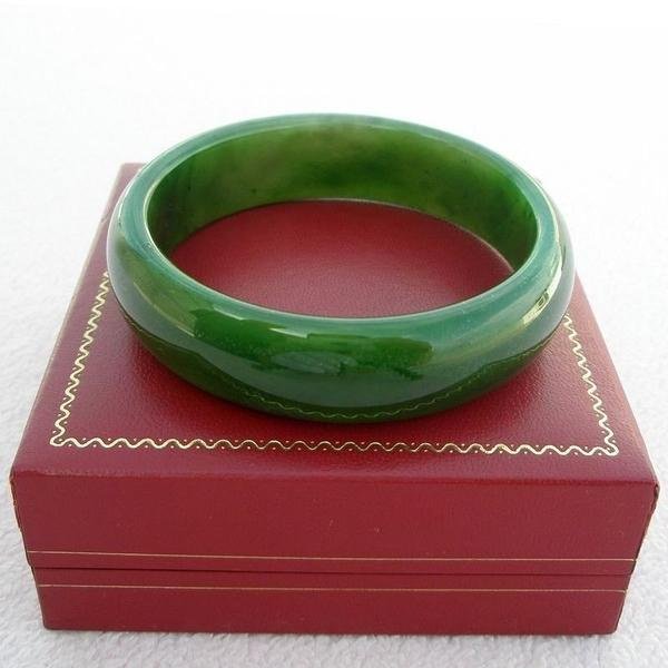 【歡喜心珠寶】【天然新疆和田軟玉墨綠色手鐲】玉鐲手圍18.8圍「附保証書」和「寶石鑑定書」玉質手感光滑，溫潤舒適