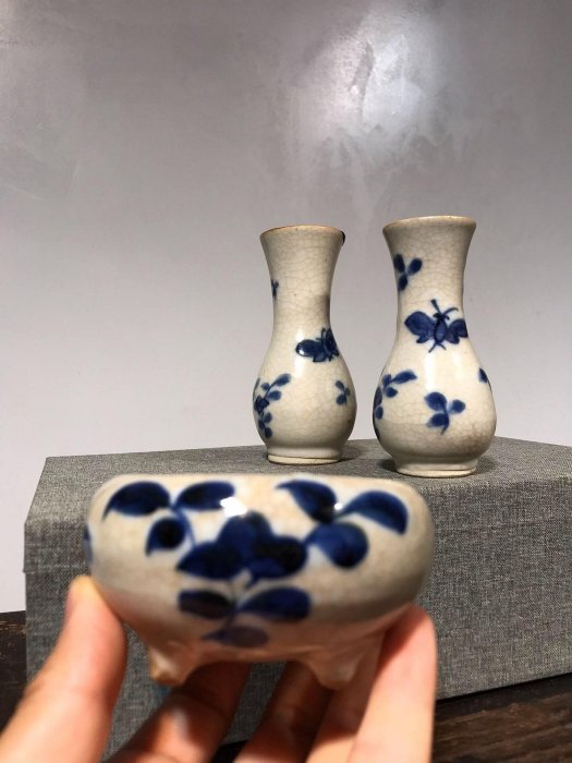 明代哥釉青花瓷香爐明代晚期天啟時期哥釉青花爐瓶三貢tu出三足缽式爐一