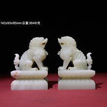 臻品旧藏，和田白玉狮子摆一对包浆厚重， 沁色入骨，工艺精湛，犀利民