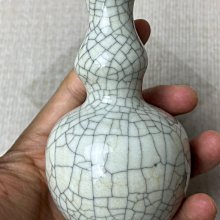 中国　哥釉　葫蘆瓶　V　R6927E 乾隆時期哥釉葫蘆瓶，高度11.5公分，鐵線大開片，金絲細膩美學，適合