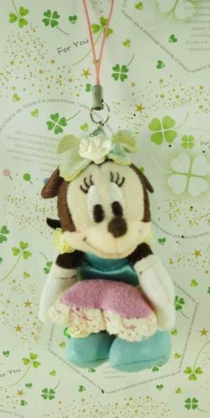 【震撼精品百貨】Micky Mouse 米奇/米妮 ~吊飾-拿愛心娃娃