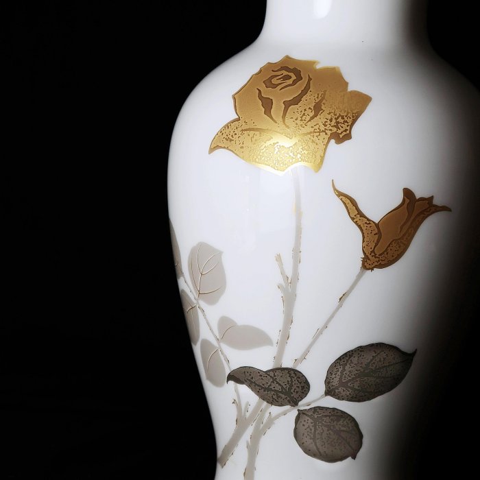 桑園の】日本頂級美瓷大倉陶園OKURA 純金箔金蝕玫瑰薔薇骨瓷花瓶27cm