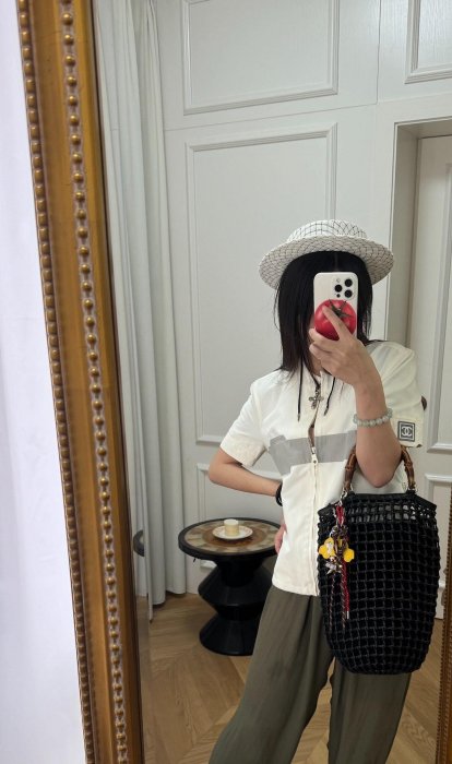 CHANEL - CHANELチビT CHANEL Tweed Quilted Round Clutch With Chain Black White