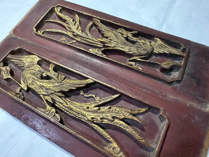 清代鳳凰木雕珍藏，朱漆鎏金工藝，雕工細膩精緻，呈現栩栩如生鳳鳥，具