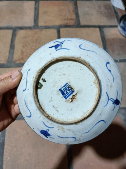 中国古玩青花古染付薄瑠璃宝珠文蓮華二客 清代中晚期青花寶蓮花盤。口徑17cm，品相完整，無沖無裂。 舊藏古董