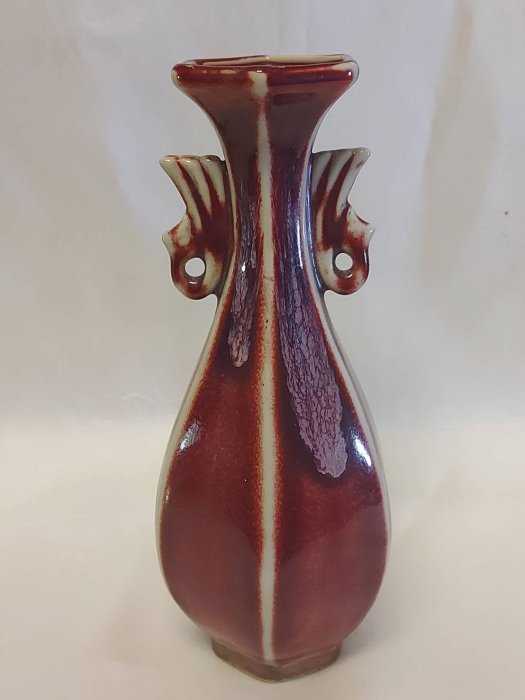 宋代鈞窯紅釉御貢瓷紫紅鈞釉雙鳳耳正六方酒尊。足裸胎護胎釉，壺