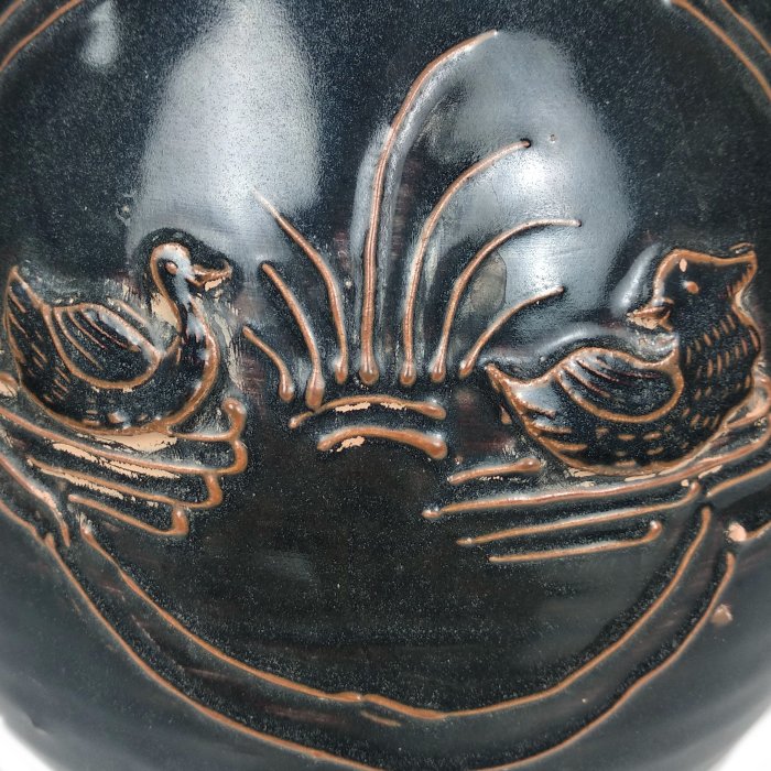 博古珍藏》宋．吉州窯黑釉刻鴛鴦圖玉壺春瓶．早期