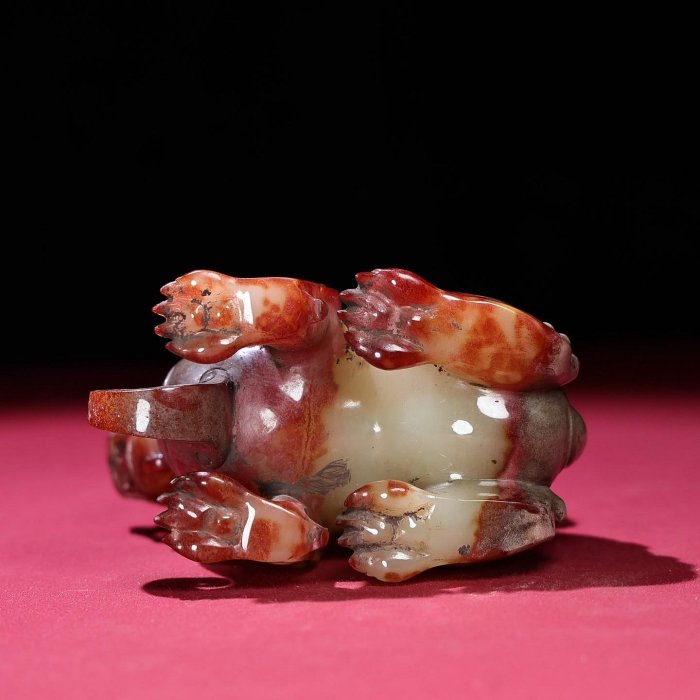 臻品舊藏，生坑和田玉瑞獸小擺包漿厚重，沁色入骨，工藝精湛，犀利民藏