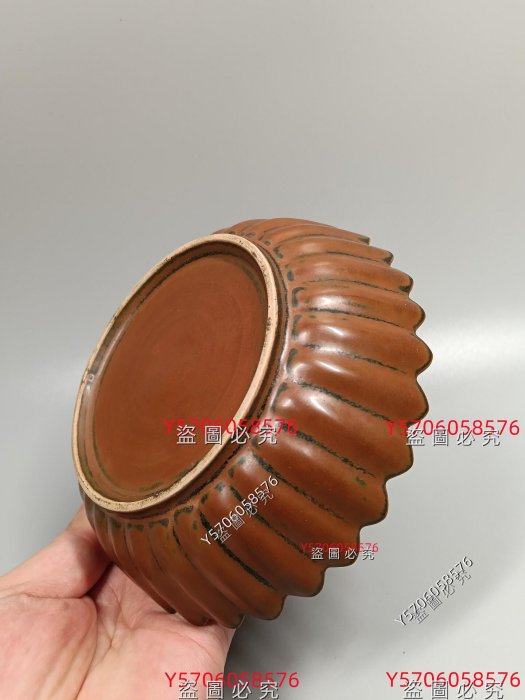 宋耀州窯柿紅釉花口筆洗，紅耀州直徑14.5厘米，花口，圈足，整器如綻放