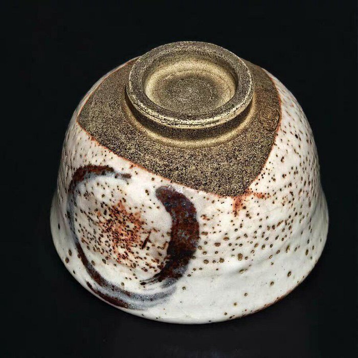 嚴選日本傳統圓相繪志野茶碗，精緻工藝值得收藏，尺寸12.5cm x 8.5cm