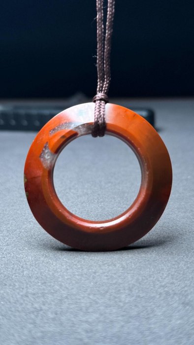 極上 漢時代瑪瑙玉環　M--4-1 嚴選戰國時代紅鋯瑪瑙三才環，滿肉飽滿，色澤濃郁紅亮注意佩戴尺寸約