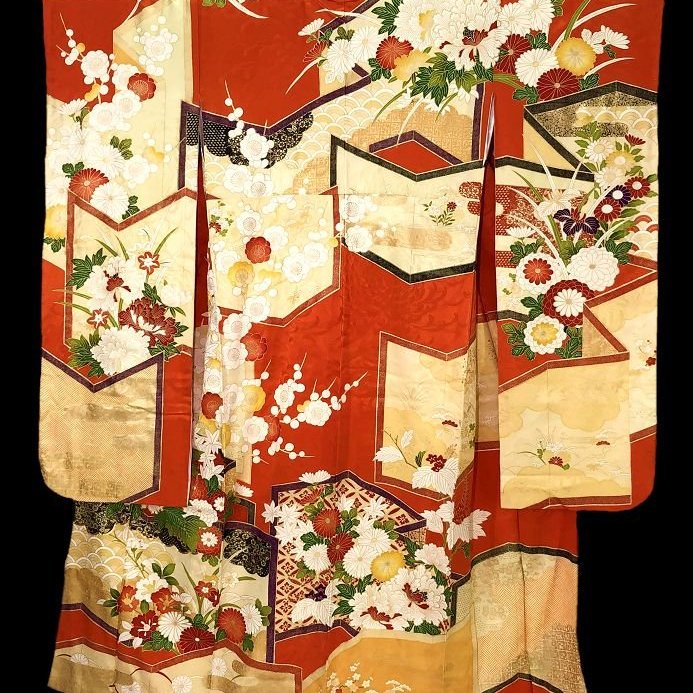 専用C403正絹　振袖　金駒刺繍　金彩　美品　着物 きめ細やかな金駒刺繍を施し美しい色彩が格の高さを感じさせる
