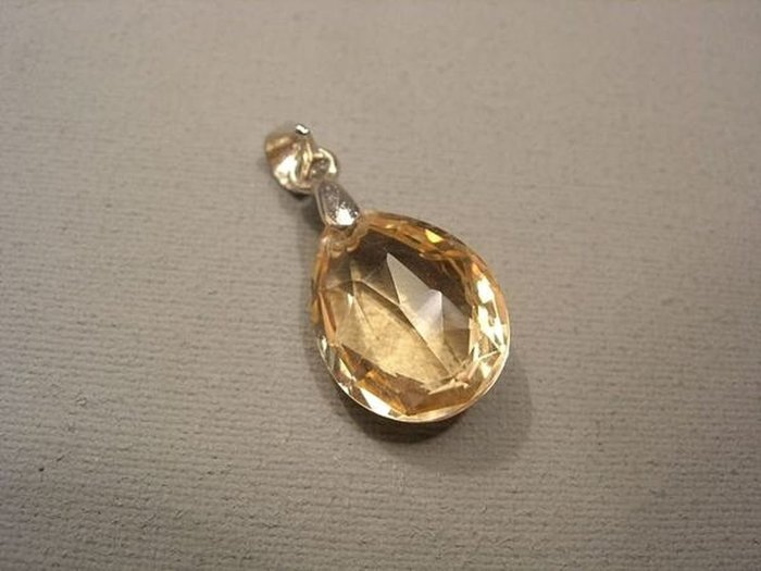 ☆╭【紫鈺の水晶】╮☆天然黃水晶墬子/梨形切角/秀氣款***K58